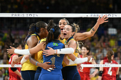 Brasil atropela Japão e se classifica às quartas de final no vôlei feminino