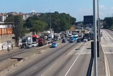 Avenida Brasil é interditada devido a intenso tiroteio em Cordovil