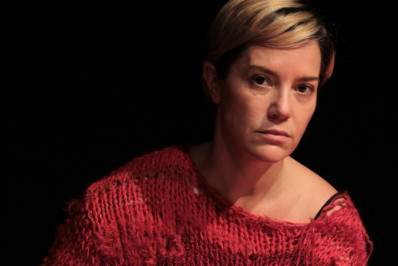 Ensaio Para um Adeus Inesperado, com Natália Lage e Caio Manhente, em cartaz no Teatro da UFF