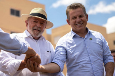 Lula defende governador do MT após vaias e em troca recebe elogios: 'Um líder admirado'