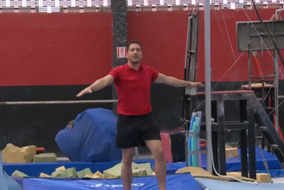 Vídeo: repórter viraliza ao reproduzir saltos da ginástica artística