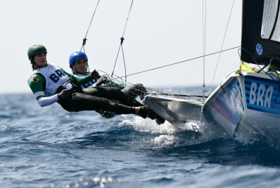 Martine Grael e Kahena Kunze terminam Medal Race em quinto; holandesas levam ouro