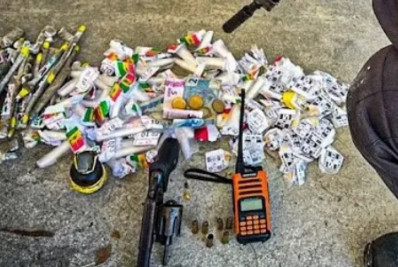 Um ferido e drogas apreendidas durante ação da PM em Meriti