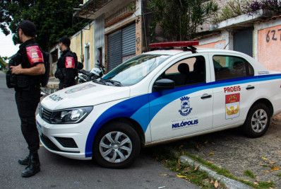 Policiais militares do Proeis Nilópolis prendem homem por furto de cartão de crédito