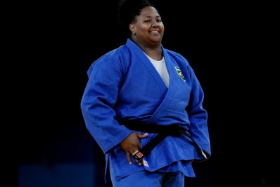 Web reage ao ouro de Beatriz Souza, o primeiro do Brasil nas Olimpíadas: 'Guerreira'