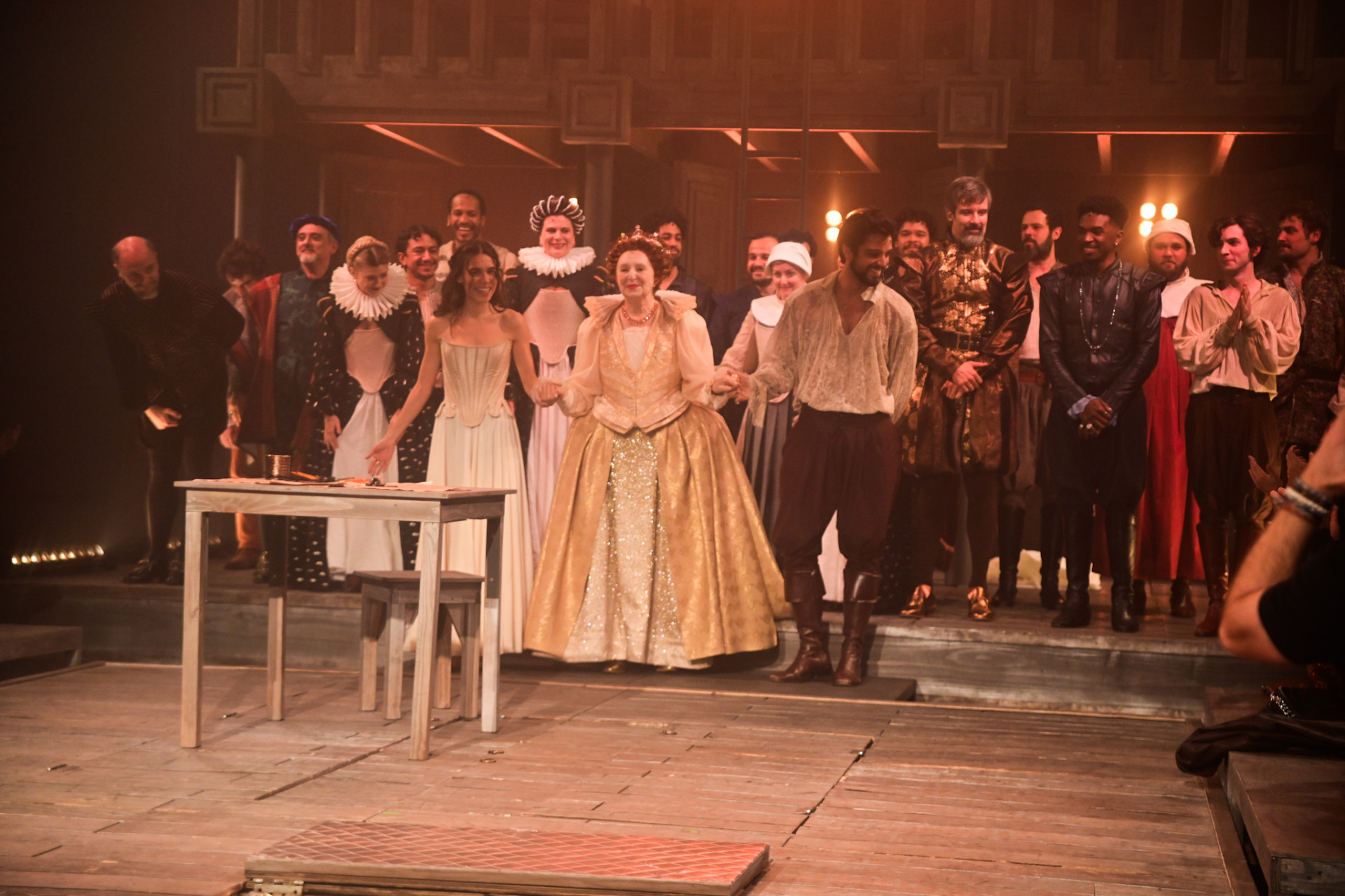 Rodrigo Simas, Carla Salle e Ana Lúcia Torre protagonizam 'Shakespeare Apaixonado' - Leo Franco/ Agnews