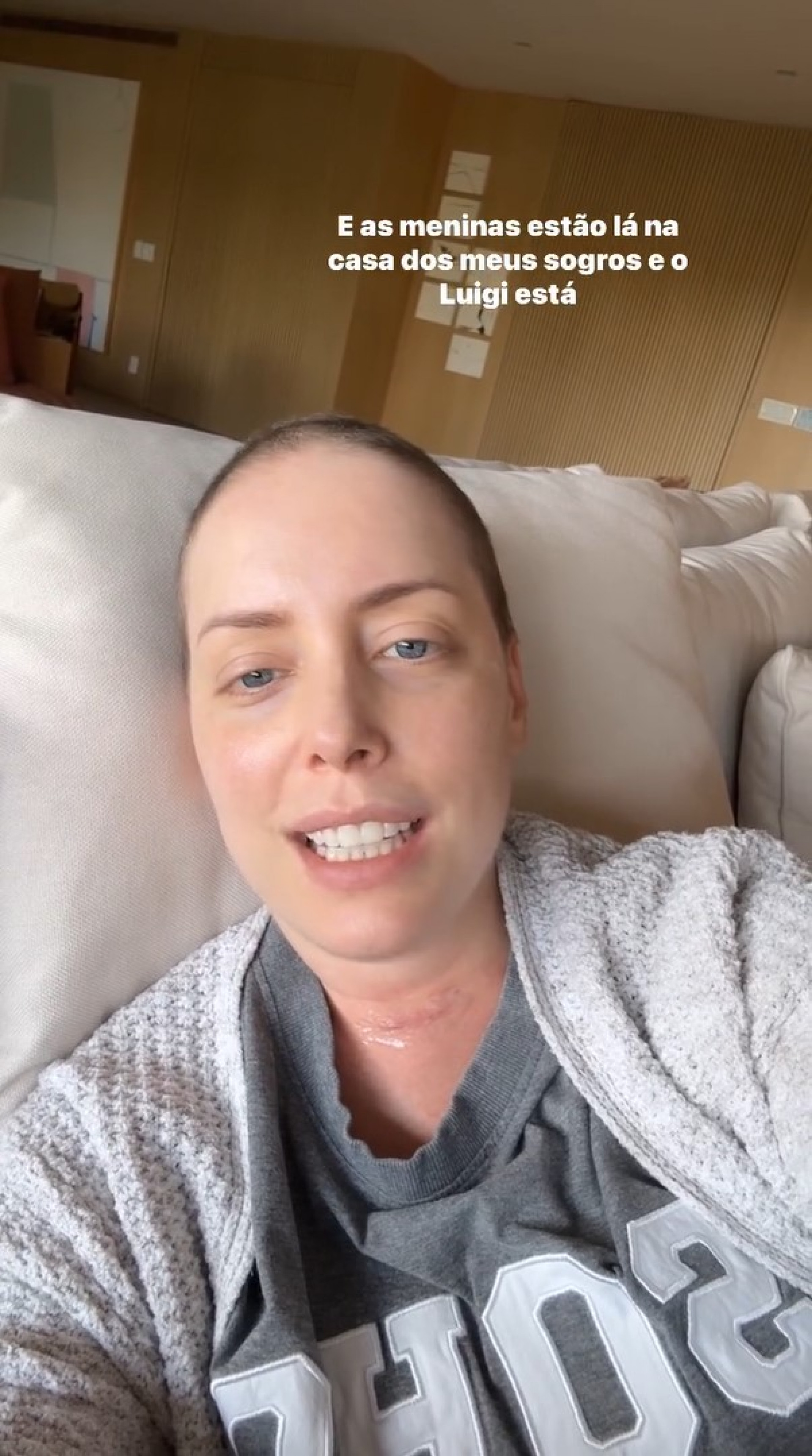 Fabiana Justus mostra como ficou a cicatriz no pescoço  - Reprodução / Instagram