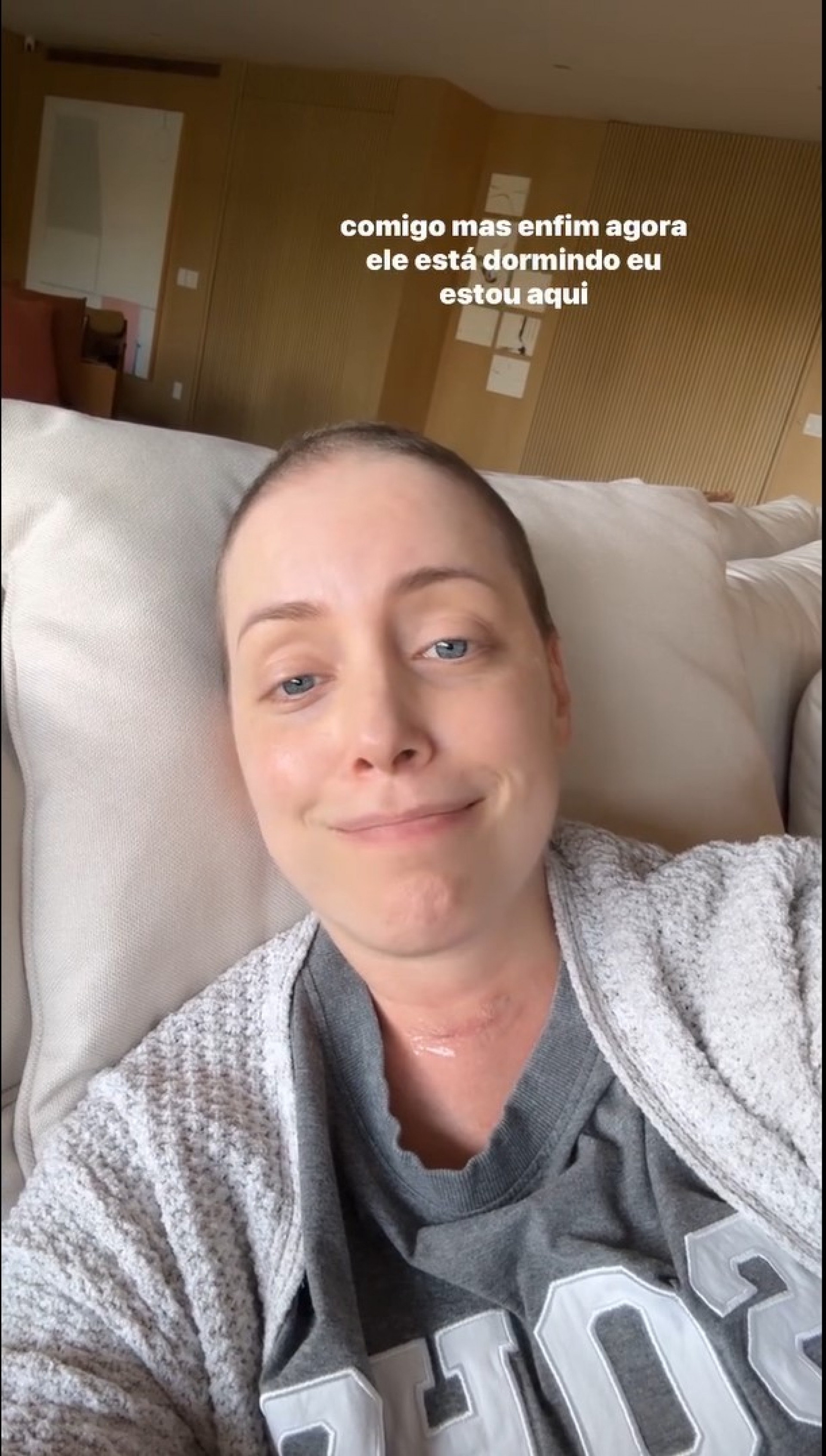 Fabiana Justus mostra como ficou a cicatriz no pescoço  - Reprodução / Instagram