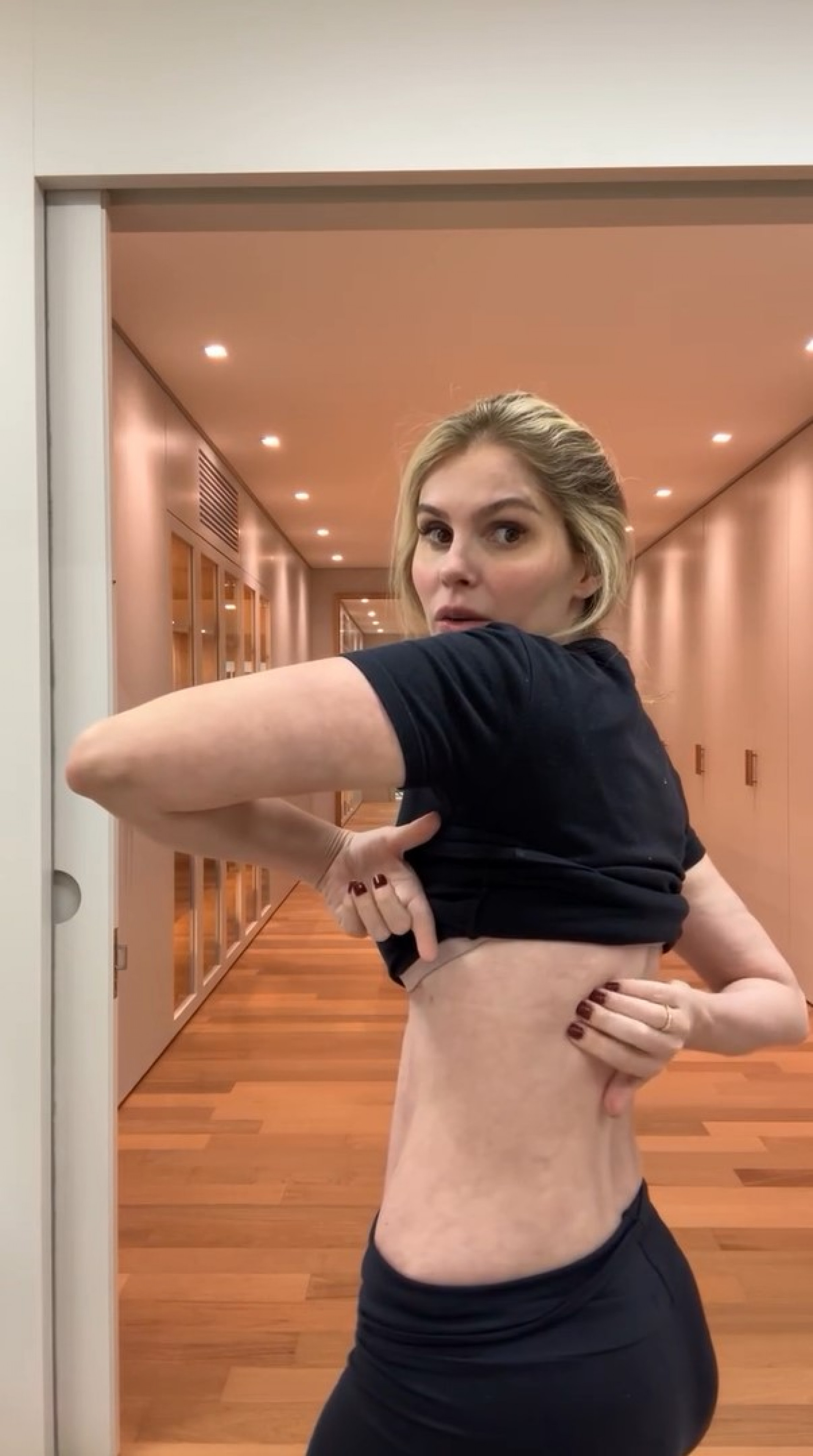 Bárbara Evans mostra barriga após cirurgia plástica - Reprodução / Instagram