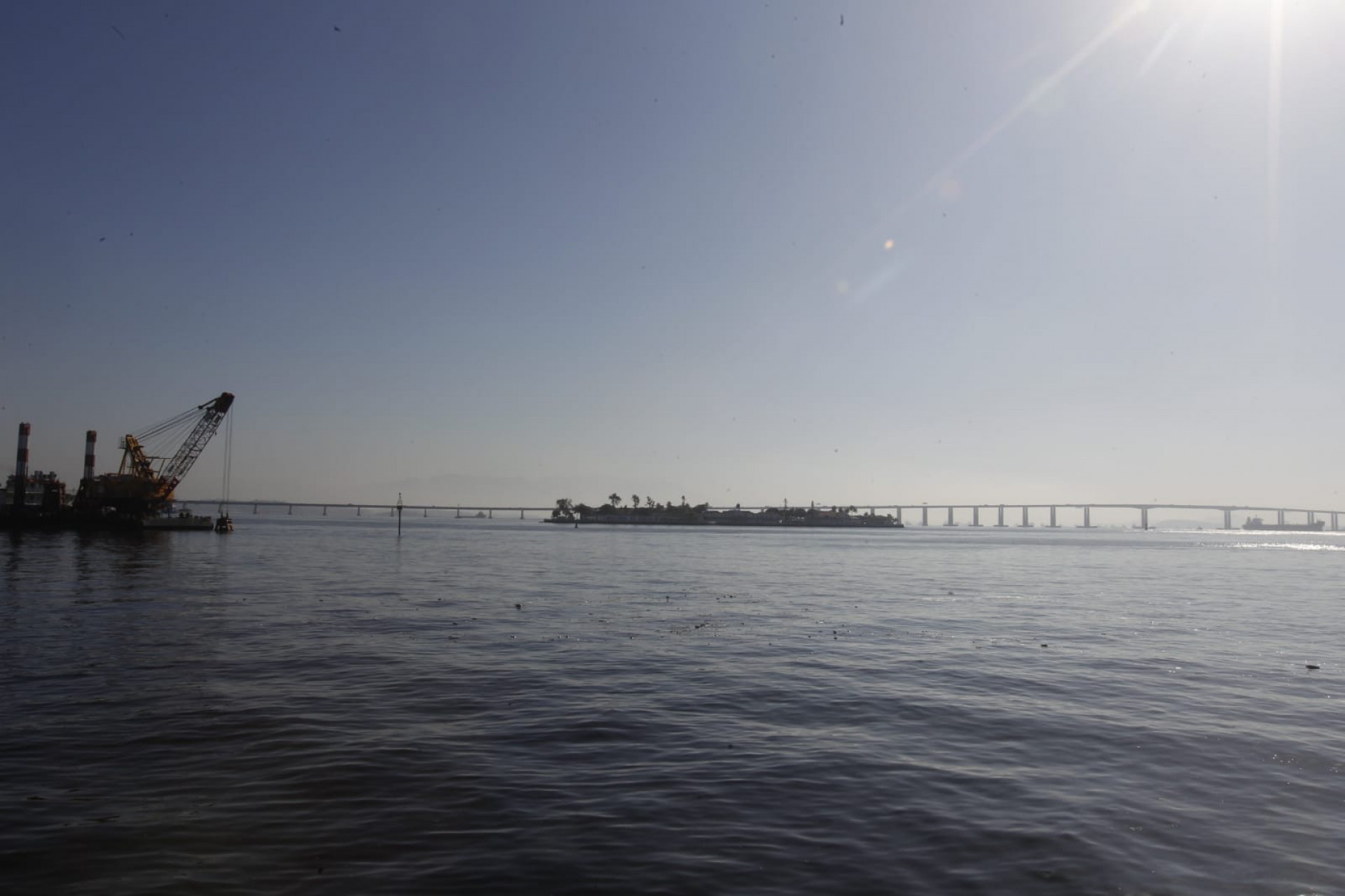 Praça Mauá tem manhã de céu aberto e sol forte nesta sexta-feira (2) - Reginaldo Pimenta/ Agência O Dia