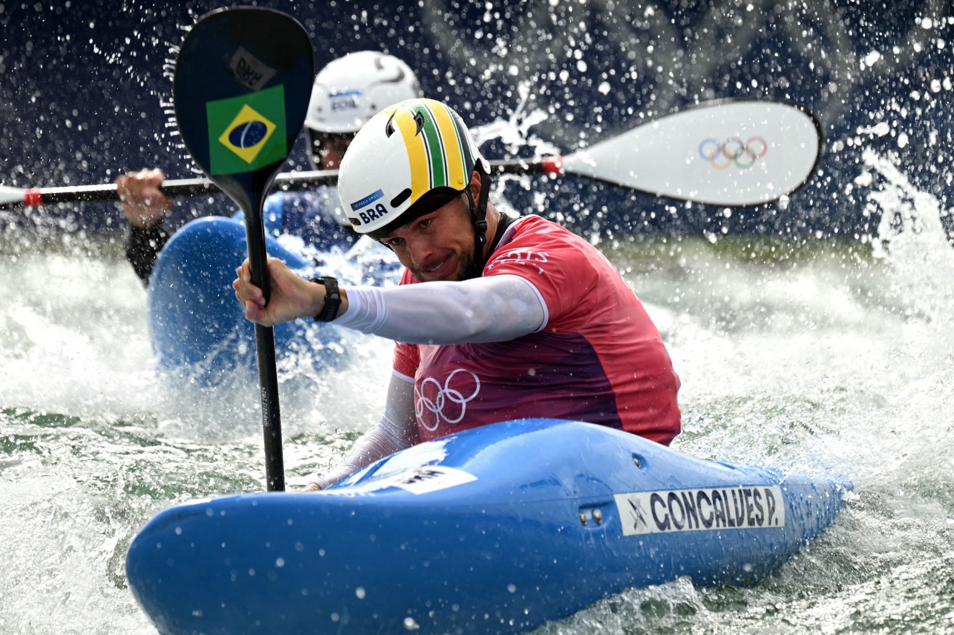 Pep&ecirc; Gon&ccedil;alves avan&ccedil;ou &agrave;s oitavas do caiaque cross - Bertrand Guay / AFP