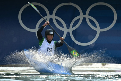 Ana Sátila termina repescagem em primeiro e avança às oitavas de final no caiaque cross