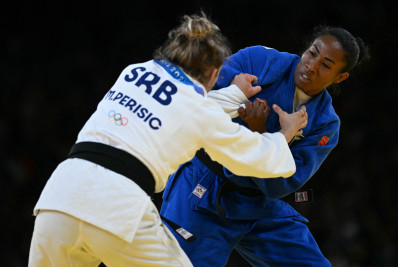 Brasil vence a Sérvia na repescagem e vai disputar o bronze por equipes no judô