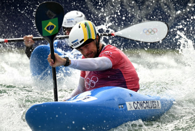 Pepê Gonçalves comete falta na primeira corrida, mas avança no caiaque cross