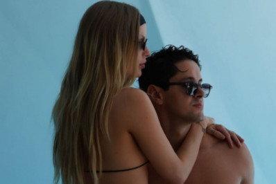 Luísa Sonza encanta em viagem ao lado do namorado na Grécia 