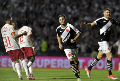 Adson passará por cirurgia e vira desfalque no Vasco