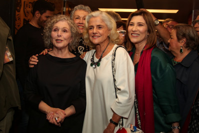 Irene Ravache reúne famosos em estreia de espetáculo no Rio