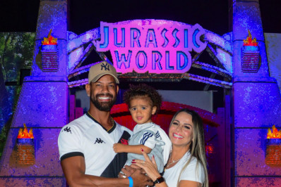 Famosos levam filhos para prestigiar exposição Jurassic World By Brickman no Rio