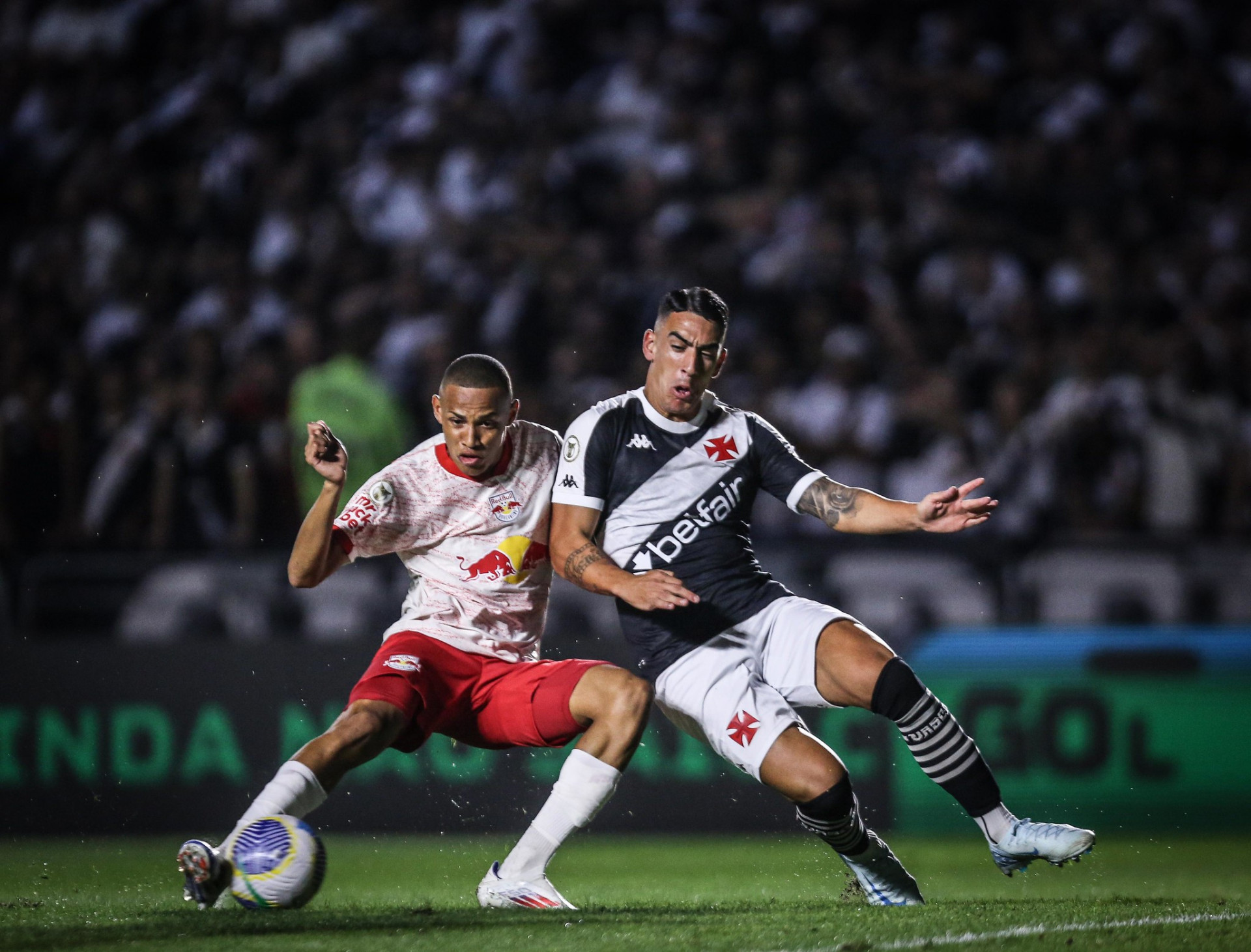 Momento em que Jhon Jhon marca para o Red Bull Bragantino contra o Vasco - Ari Ferreira/Red Bull Bragantino