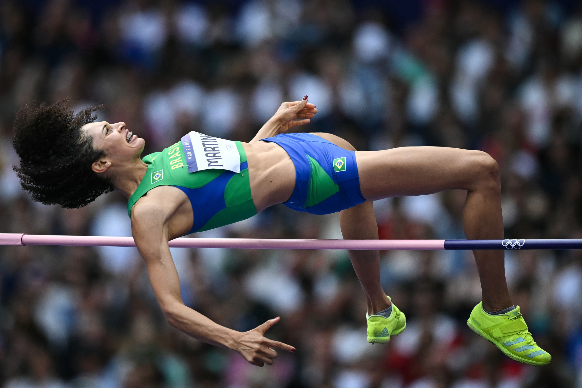 Valdileia sentiu a lesão no tornozelo esquerdo quando se preparava para saltar e precisou desistir do salto em altura feminino. - Ben Stansall / AFP