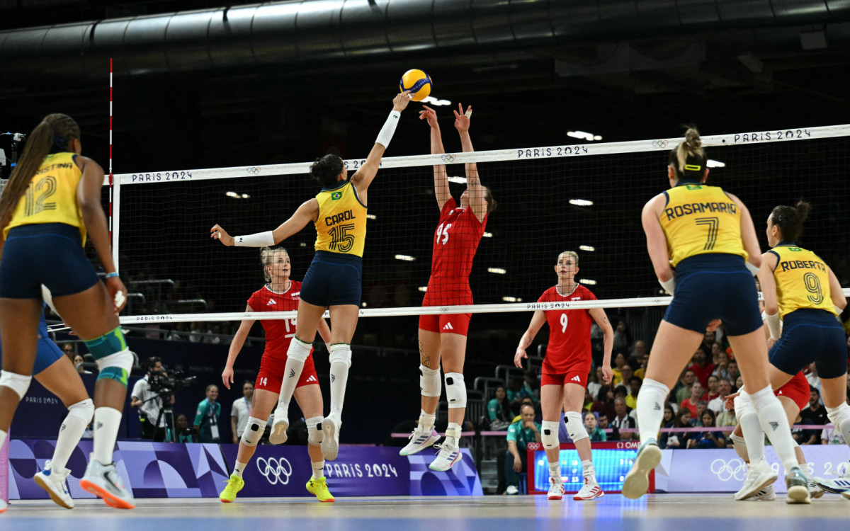 Lance do jogo entre Brasil e Polônia