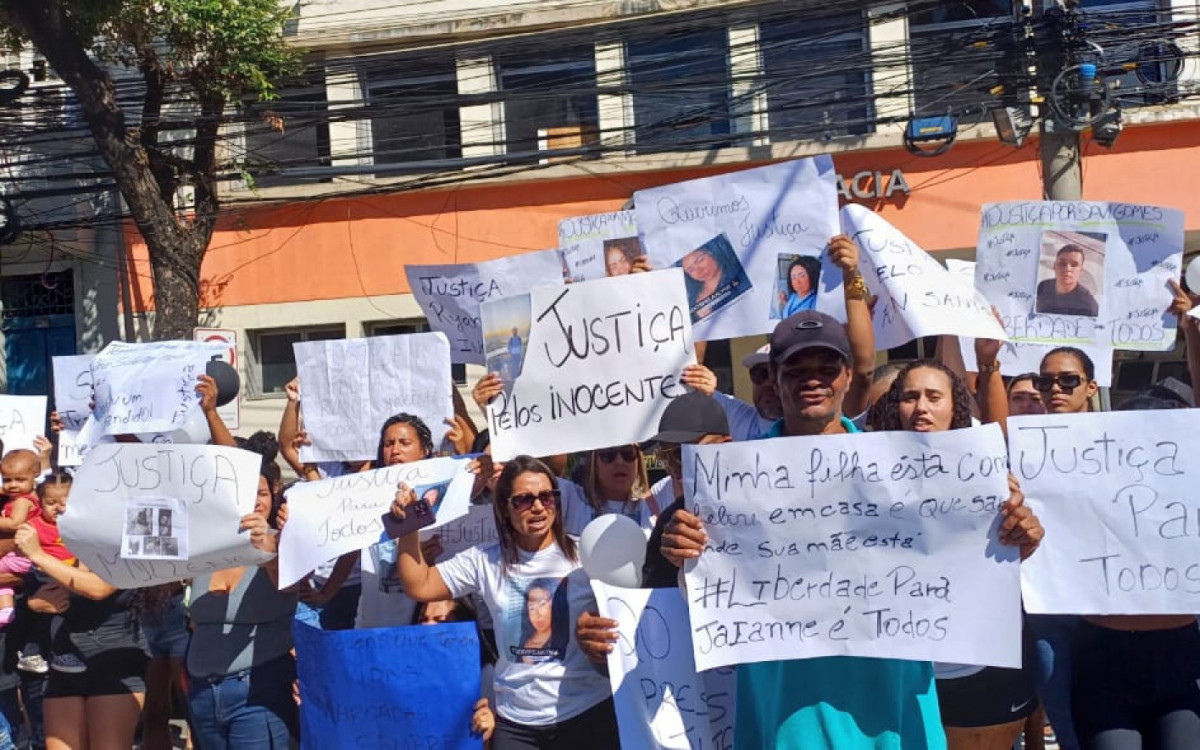 Familiares realizaram um protesto em frente a 17ªDP (São Cristóvão) - Arquivo Pessoal