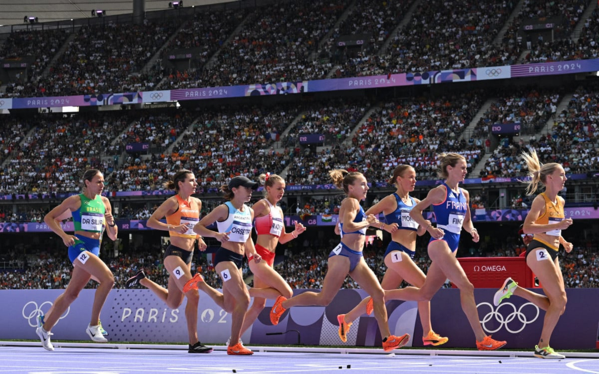 No atletismo, Tatiane Raquel atingiu a melhor marca da temporada, mas ficou longe de avançar para a final dos 3.000m com obstáculos. Ela terminou a terceira bateria em décimo lugar com o tempo de 9min33s96. - Jewel Samad / AFP