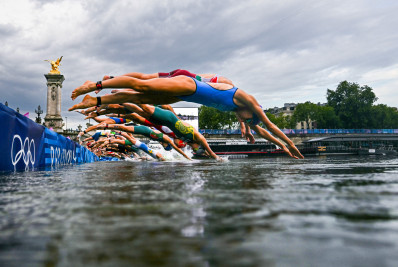 Portugueses do triatlo têm infecções gastrointestinais após nadarem no rio Sena