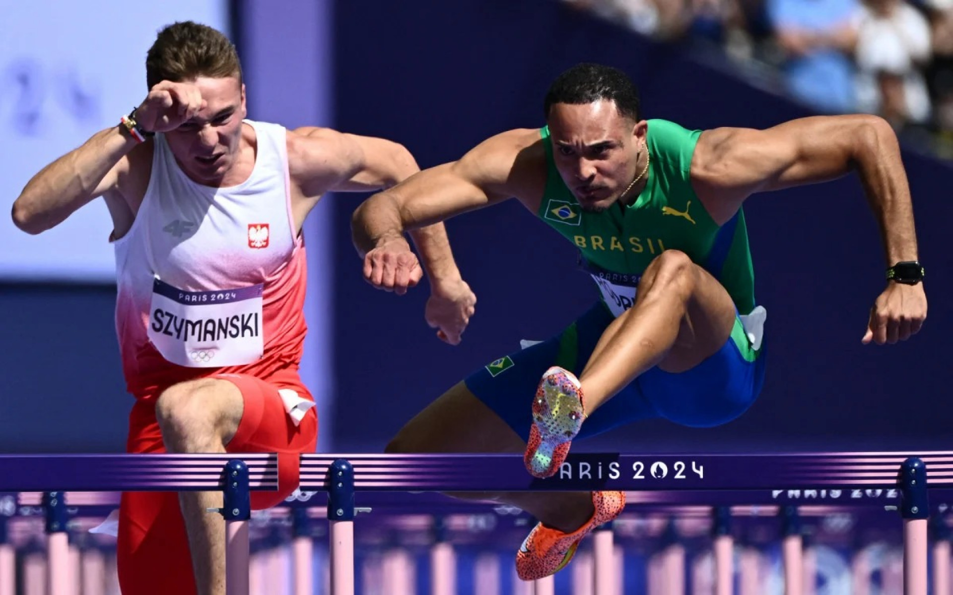 Eduardo de Deus foi a grande notícia do atletismo brasileiro. Pela manhã, terminou sua classificatória em terceiro lugar e garantiu vaga na semifinal dos 110m com barreiras. - Jewel Samad / AFP