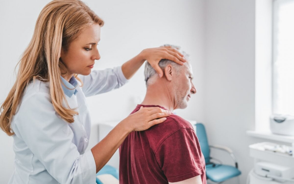 As dores crônicas podem afetar o dia a dia dos pacientes (Imagem: Inside Creative Hou | Shutterstock)