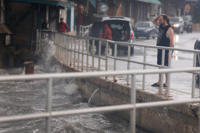 Furacão Debby, de categoria 1, chega no sudeste dos EUA