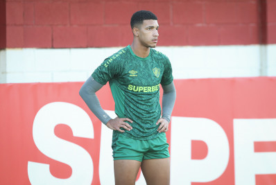 Com cinco gols em sete jogos, Kauã Elias iguala marca de Cano em 2024