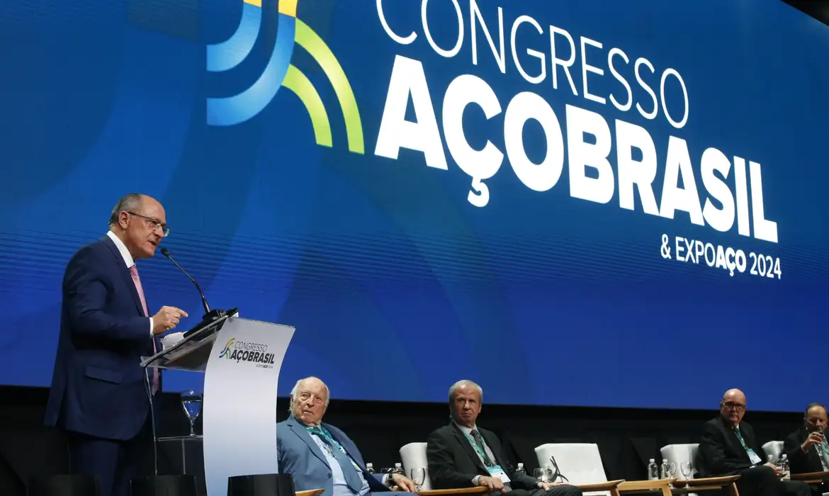 'Não tem razão Brasil ter a 2ª maior taxa de juro mundial', diz Alckmin