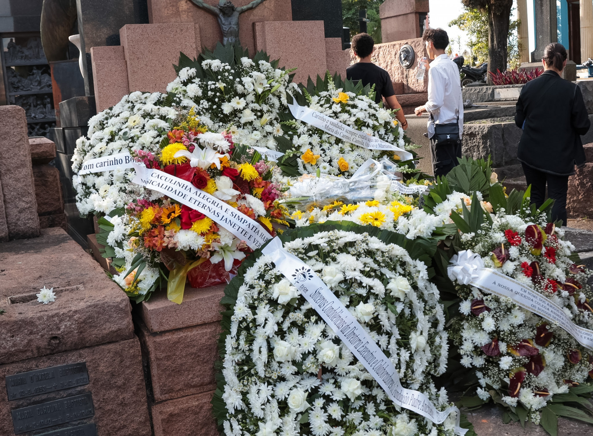 Amigos e familiares se despedem de Caçulinha - Tomzé Fonseca / Agnews