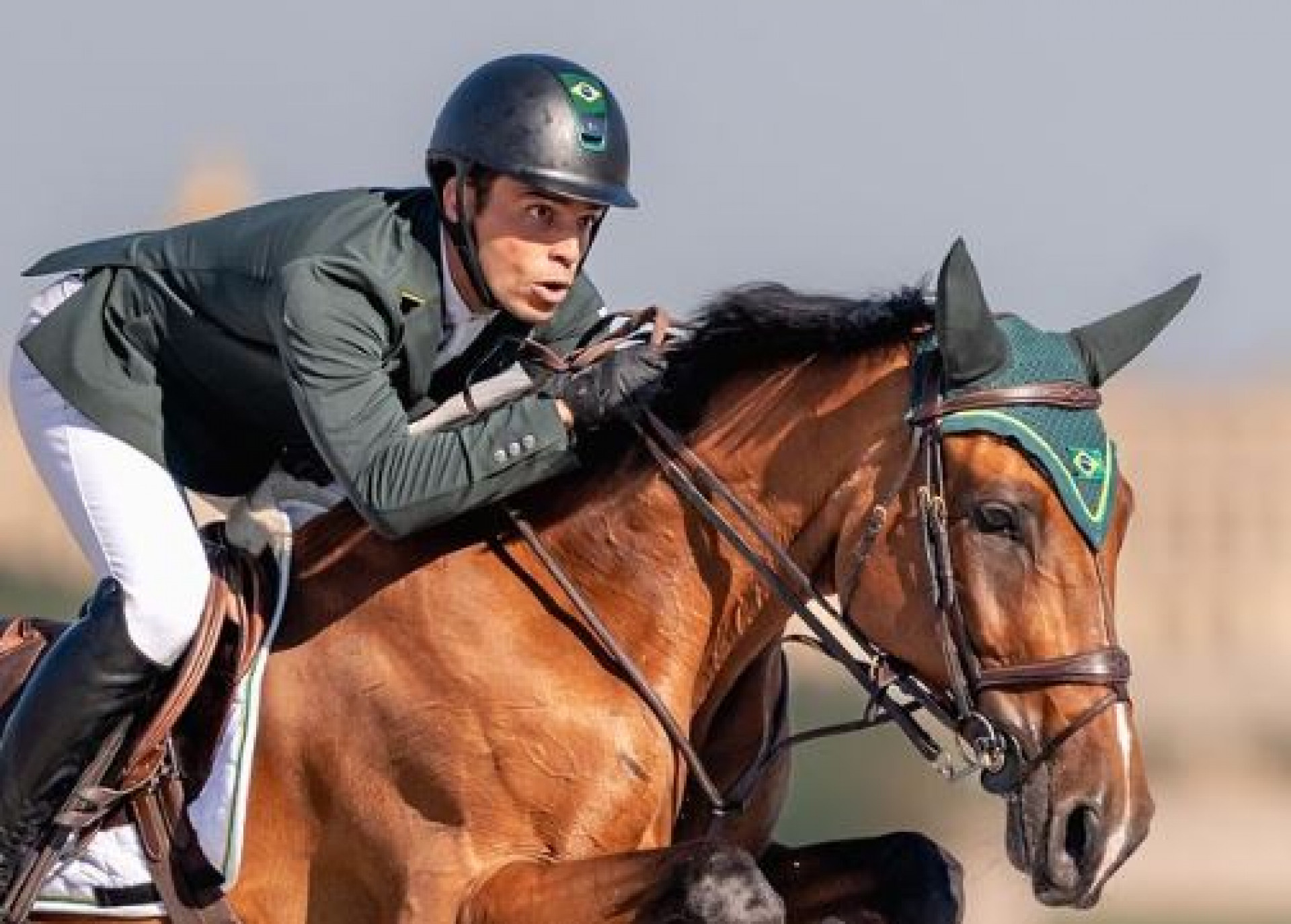 No hipismo, Rodrigo Pessoa e Stephan Barcha avançam à final do salto individual. Já Yuri Mansur sofreu uma penalidade e não se classificou. - Reprodução / Instagram