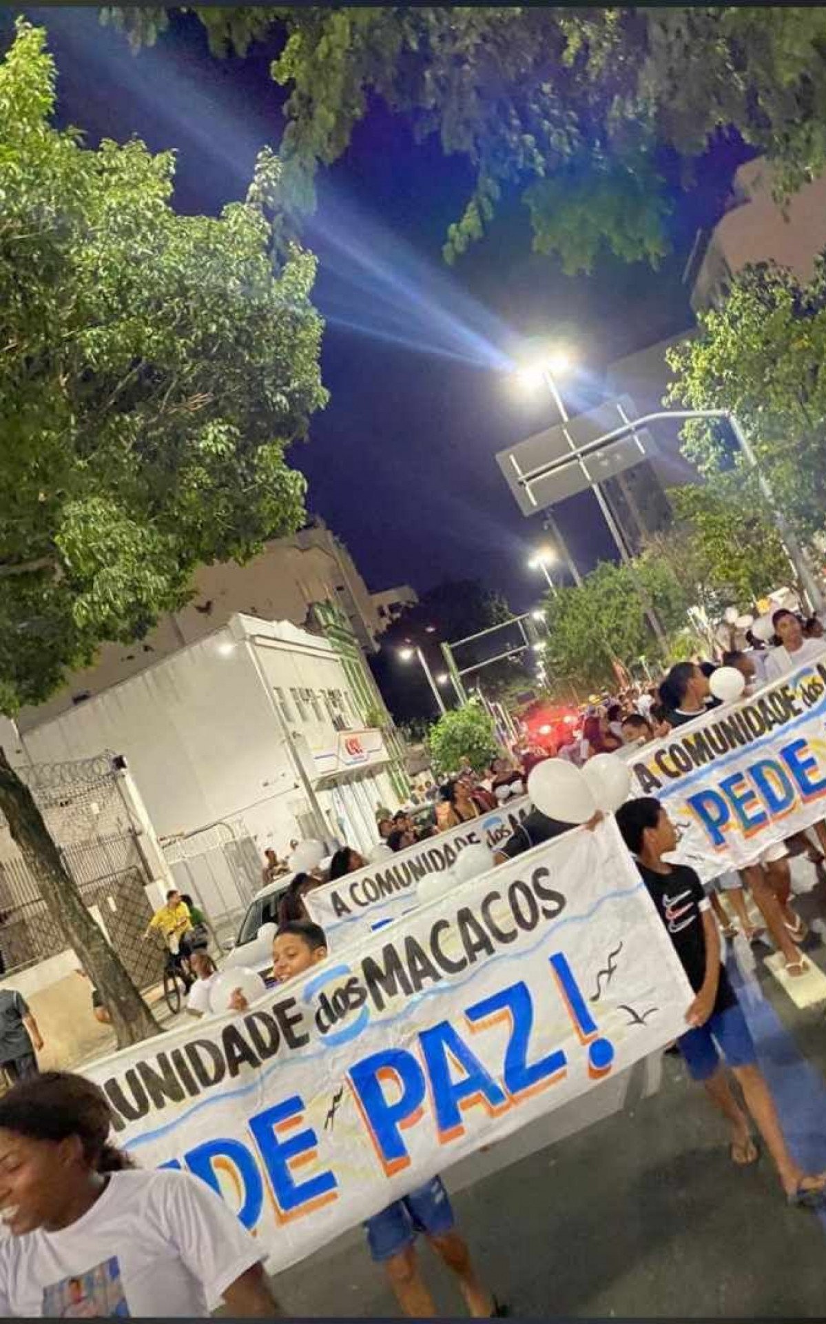 Moradores do Morro dos Macacos fazem protesto pelas mortes de entregador e adolescente - Reprodução/Redes sociais