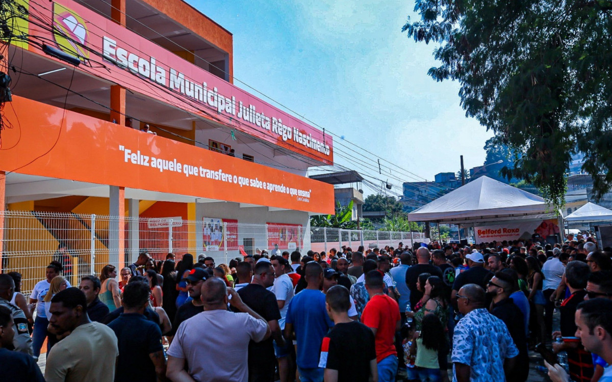 Moradores do bairro Jardim Redentor e de localidades adjacentes prestigiaram a inauguração da escola