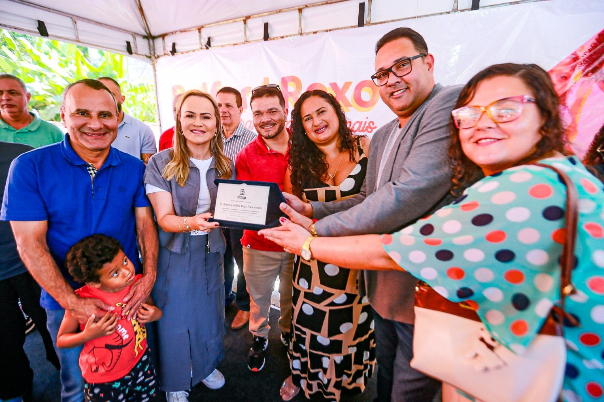 Prefeito Waguinho, deputada federal Daniela Carneiro entregaram a placa de inaugura&ccedil;&atilde;o a familiares de Julieta R&ecirc;go - Rafael Barreto/PMBR