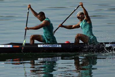 Isaquias e Jacky Godmann vão à semifinal da canoagem de velocidade C2 500m