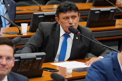 Deputado é condenado a pagar multa por ofender governador do Pará em rede social