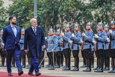 No Chile, Lula cobra transparência de Maduro, e ouve indireta de Boric