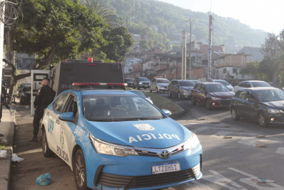 PM realiza operação na Vila Kennedy contra prática de cobranças indevidas a moradores