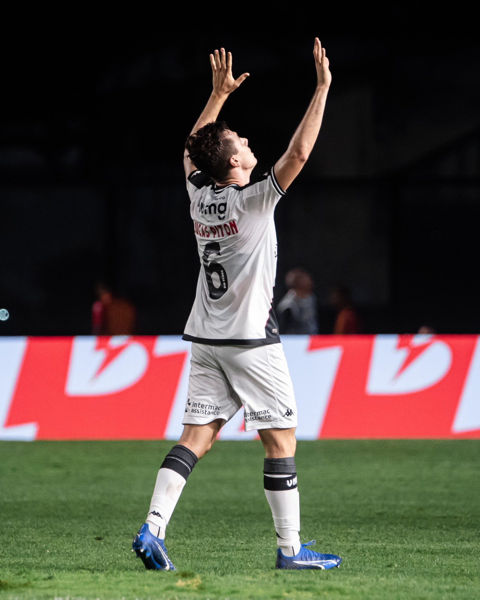 Lucas Piton marcou o gol que garantiu a vit&oacute;ria do Vasco sobre o Atl&eacute;tico-GO