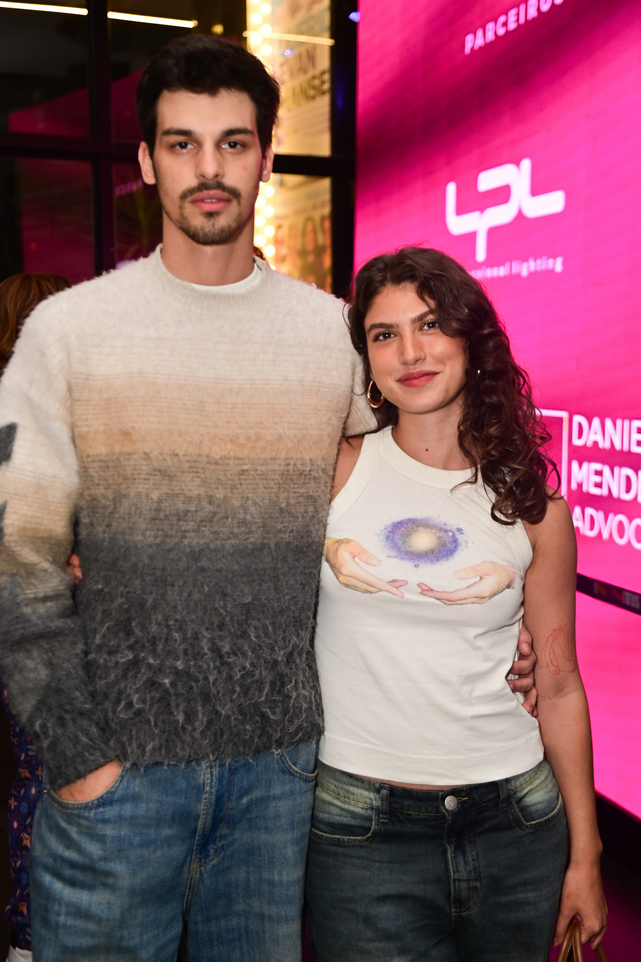 Giovana Grigio e o namorado - Leo Franco/ Agnews