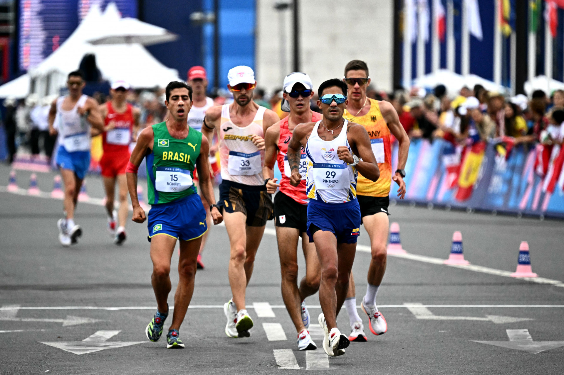 Brasil terminou o revezamento da marcha atl&eacute;tica em s&eacute;timo lugar, com Caio Bonfim e Viviane Lyra - AFP