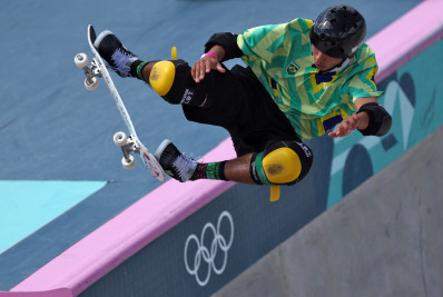 Augusto Akio dá show no skate park e garante o bronze para o Brasil nos Jogos de Paris