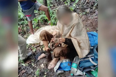 Índia: mulher encontrada acorrentada na floresta teria se prendido sozinha após surto