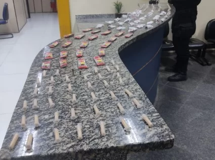 Polícia Militar apreende drogas e munições após confronto com criminosos no distrito de São Vicente