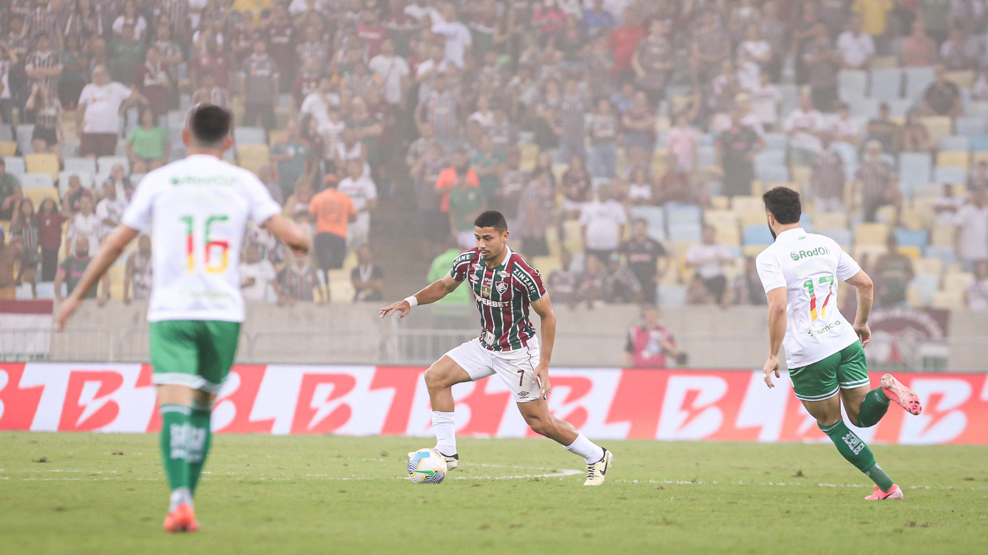 Fluminense teve muitas dificuldades para criar jogadas de perigo no ataque e só conseguiu ser mais efetivo no fim do segundo tempo - Marcelo Gonçalves e Marina Garcia/Fluminense