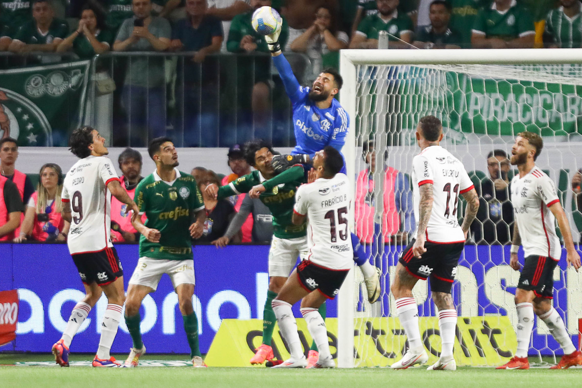 Matheus Cunha foi o grande nome do Flamengo na partida contra o Palmeiras - Gilvan de Souza / Flamengo
